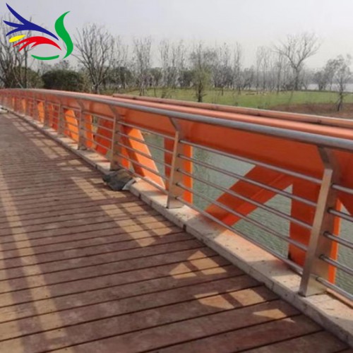 不銹鋼復(fù)合管護(hù)欄廠家 橋梁防撞護(hù)欄