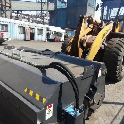 953鏟車清掃器 956鏟車改掃地 50裝載機(jī)改掃路車