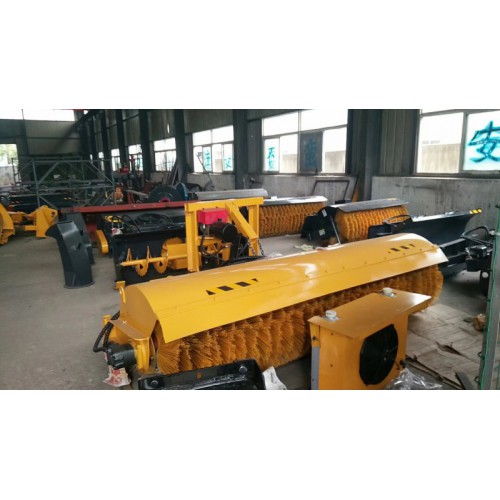 灑水車配清雪車 裝載機加掃雪機 掃雪機 環衛滾刷除雪車