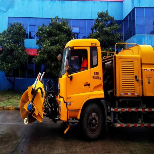 灑水車加裝除雪滾刷  滾刷式除雪車 環(huán)衛(wèi)車包安裝