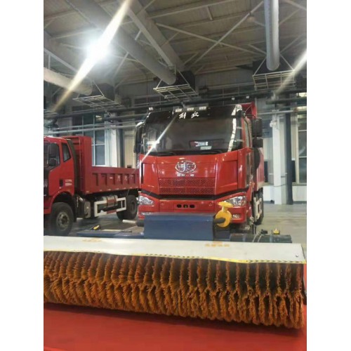 冬季除雪 清雪車 配除雪刷 冬季除冰雪設(shè)備 機(jī)械化除冰雪