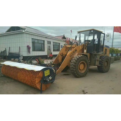 國產(chǎn)除冰雪設(shè)備 936裝載機(jī)配裝除雪滾刷 滾刷斜掃除雪機(jī)