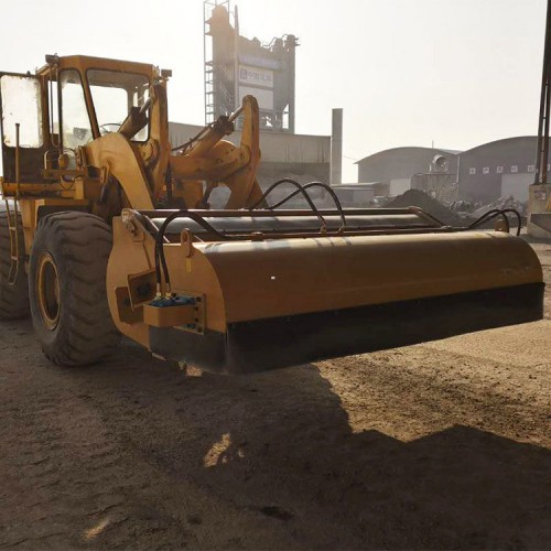 30鏟車掃路機 853鏟車清掃公路 市政掃砂石路面