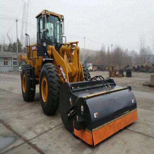 裝載機(jī)清掃路面 裝載機(jī)改裝 多功能滑移裝載機(jī)廠家