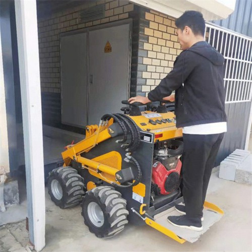 陽江室內(nèi)拆除小鏟車 市區(qū)小鏟車 迷你輪式鏟車質(zhì)量有保障雪