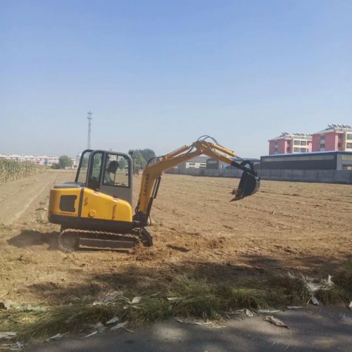 通化剛履帶挖掘機 帶駕駛室挖掘機廠家直接送貨上門英