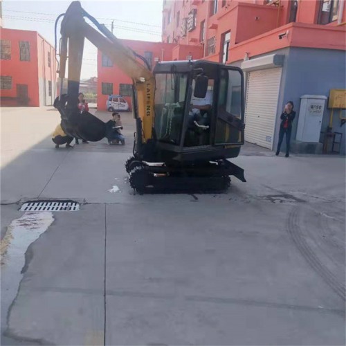 涼山開山挖掘機 帶駕駛室挖掘機  農(nóng)田開溝機雪