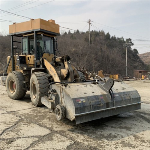 山貓滑移裝載機 山貓S18清掃器 山貓封閉清掃器