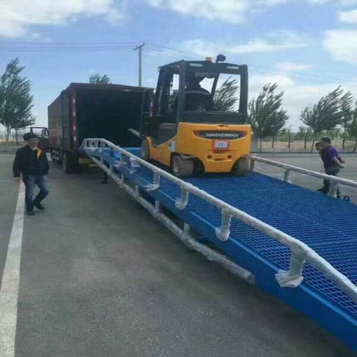 移動(dòng)式登車橋 登車橋廠家 裝卸平臺(tái) 定制生產(chǎn)