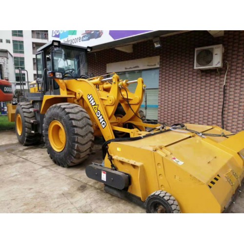 青島裝載機清掃 滑移清掃機 掃路車 路面無塵清掃