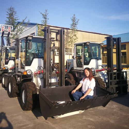 越野叉車  歡迎電話咨詢 裝車四驅叉車 萊豐 歡迎訂購