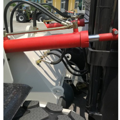 四驅(qū)越野叉車  廠家現(xiàn)貨 帶側(cè)翻 萊豐 越野叉車 配置齊全