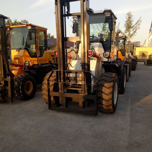 越野加鏟斗  品質保障 四驅叉車 萊豐 越野叉車 質優價廉