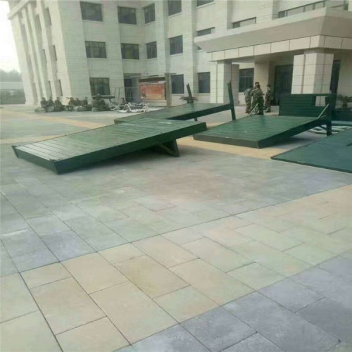 重慶400米障礙器材一套獨木橋多少錢 源頭廠家