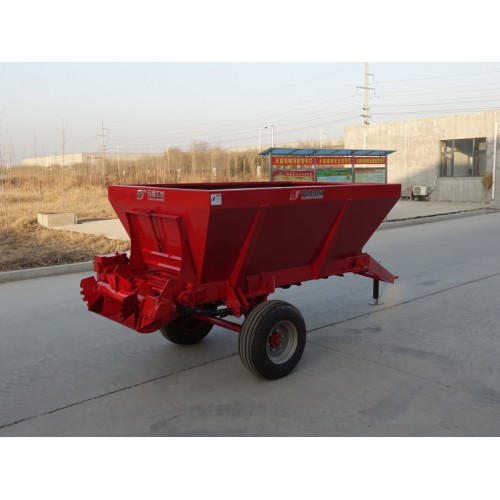農(nóng)家肥撒肥機(jī)，內(nèi)蒙通遼赤峰濕牛糞機(jī)械化施農(nóng)家肥施肥機(jī)