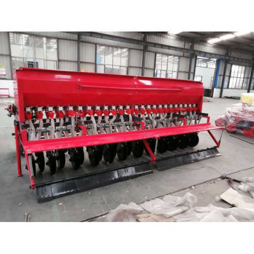 內(nèi)蒙古大型牧草播種施肥機  大型牽引式苜蓿播種機