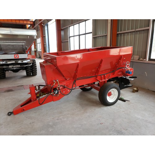 山東挖糞機  撒糞機  撒糞車廠家直銷