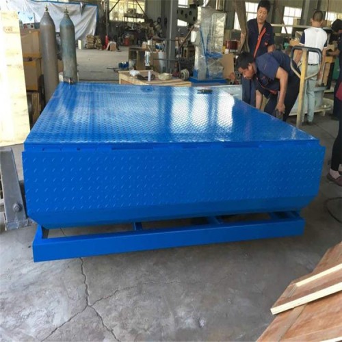 泰安固定登車橋廠家  廠家直銷  鴻泰華豐