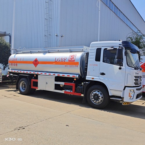 楚勝廠家直銷油罐車 東風15方12噸運油車流動加油車格實惠