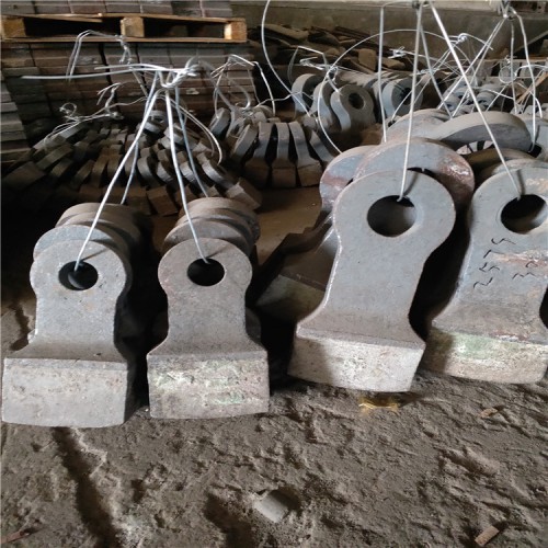 供應高鉻合金錘頭高錳合金甩錘高錳鋼方錘制砂機專用高鉻板