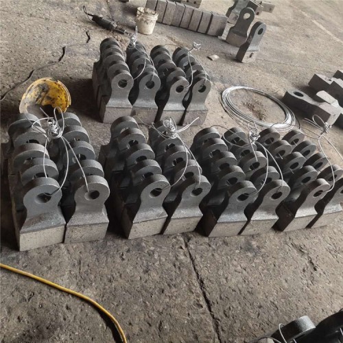 破碎機高耐磨錘鑄造錘頭方錘甩錘合金熱復合高錳高鉻錘頭定做