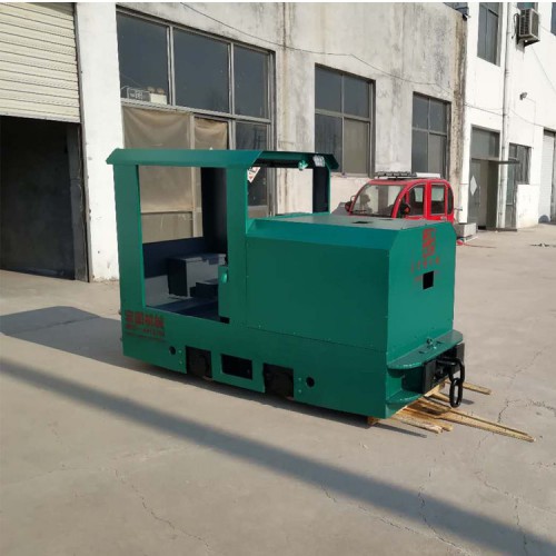 礦山柴油動力牽引機(jī)車 2噸防爆柴油機(jī)車