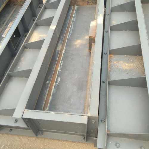 人行道遮板模具 預制人行道遮板模具 欄桿遮板模具批發