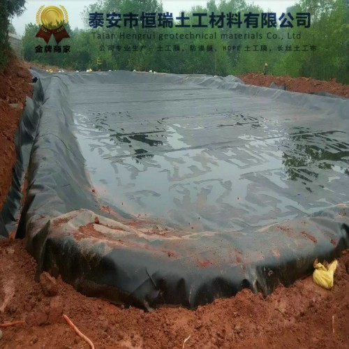 土工布廠家0.9mmHDPE土工膜400g兩布一膜原料