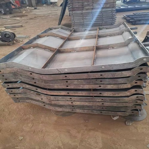 繁盛預(yù)制防撞墻模板 現(xiàn)澆鋼模板 現(xiàn)澆式防撞墻鋼模具批發(fā)