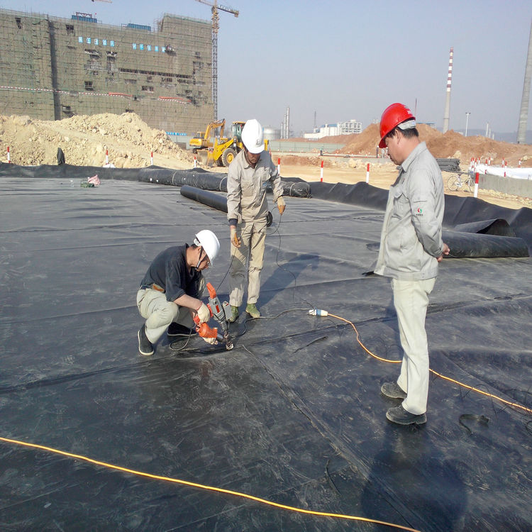 養豬場沼液池1.5mmHDPE土工膜使用壽命長