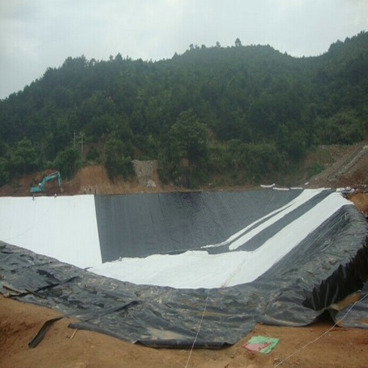 養豬場沼氣池防滲膜1.5mm厚土工膜焊接施工
