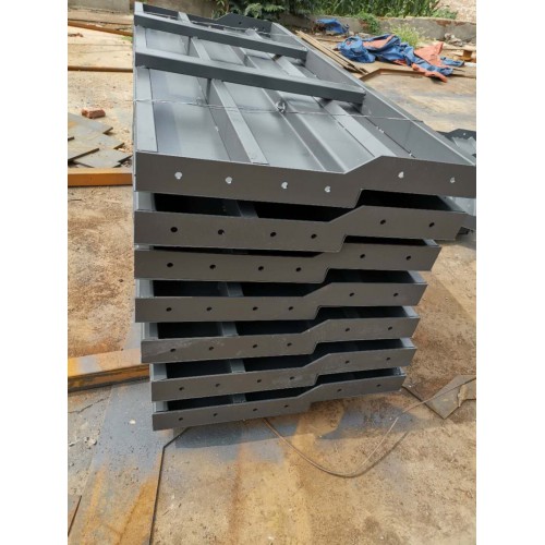 預(yù)制防撞墻模具  防撞墻鐵模具  防撞墻鋼模具批發(fā)