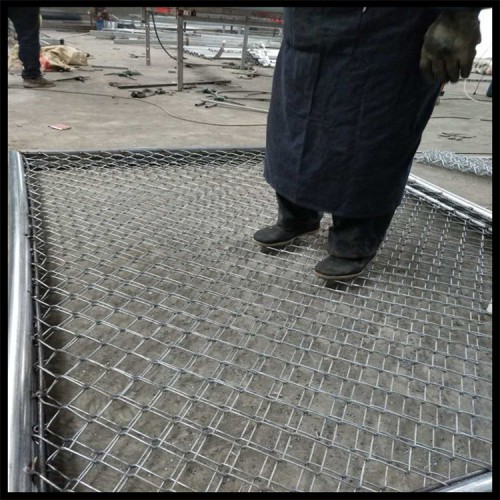 籃球場圍網(wǎng)廠 學校體育場圍網(wǎng)廠家