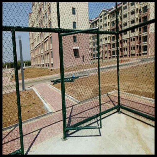 室外球場廠家 球場圍欄批發 籃球場地專用圍網