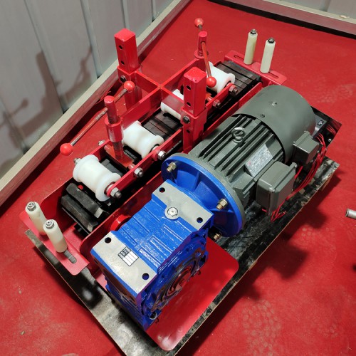 180型電纜敷設(shè)機(jī) 膠塊電纜輸送機(jī) 可調(diào)速電機(jī)輸送機(jī)