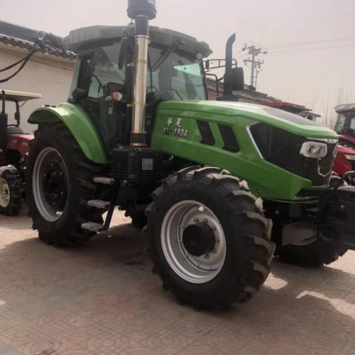 華夏1804大型四輪拖拉機(jī)  前后倒車(chē)影像 空調(diào)駕駛室