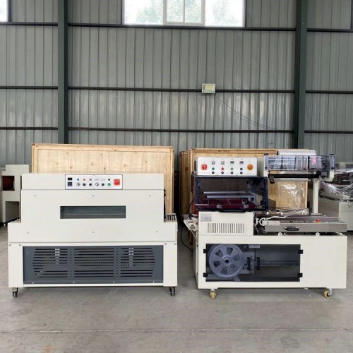 電商專(zhuān)用快遞包裝機(jī) 快遞袋套袋機(jī) 快遞包裹臥式套袋機(jī)