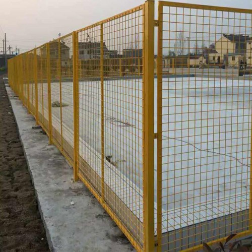 護欄網廠家,鋼絲護欄網,小區護欄,方管圍欄網,廠區隔離欄