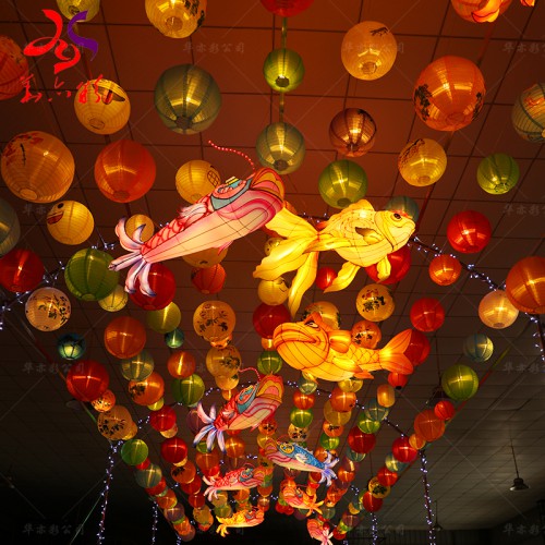 華亦彩彩燈花燈工廠現(xiàn)貨直銷(xiāo)戶(hù)外裝飾布藝小燈籠通道入口裝飾燈籠