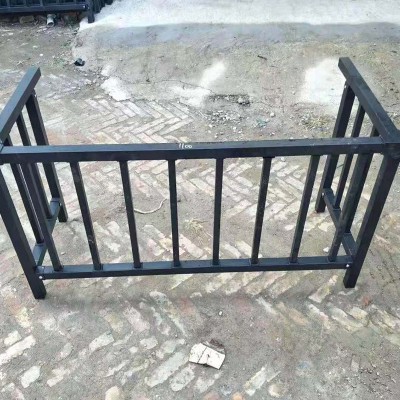 安全鐵藝護(hù)欄 家庭陽臺鐵藝護(hù)欄 庭院鐵藝護(hù)欄