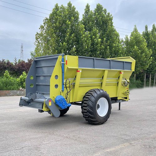 大連雨林新型牛羊糞便拋撒車拖拉機牽引濕雞糞撒糞機