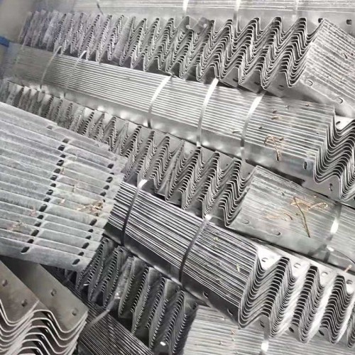 護(hù)欄板 公路護(hù)欄板 波形防撞護(hù)欄板