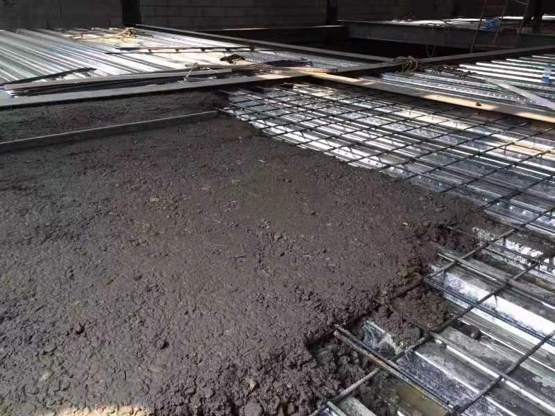 點擊打開原圖 輕集料混凝施工3