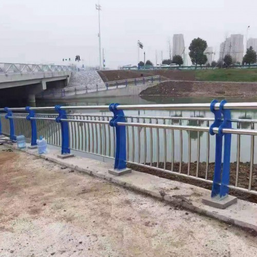 復(fù)合管護(hù)欄