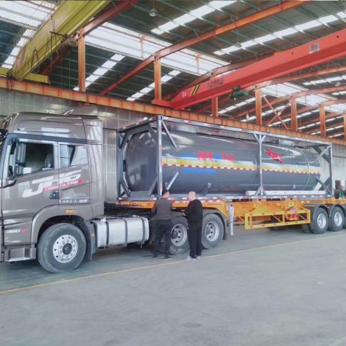 半掛車危險(xiǎn)品襯塑罐