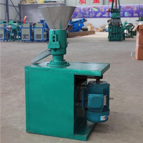 飼料顆粒機(jī)家用兩相電玉米秸桿青?干粉加工飼料的設(shè)備