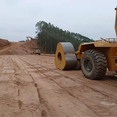 沖擊式壓路機(jī)租賃 一站式?jīng)_擊壓路機(jī) 租賃 施工