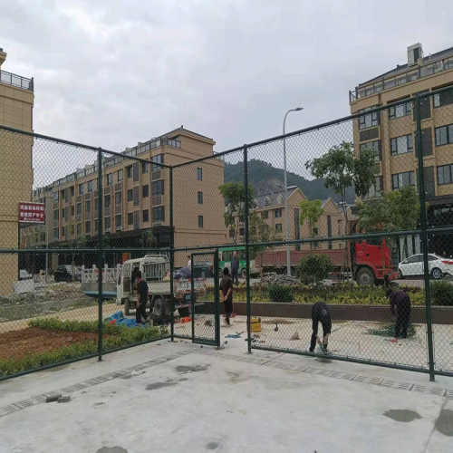 環(huán)華壓扁鐵式球場(chǎng)圍網(wǎng) 2米高體育場(chǎng)護(hù)欄網(wǎng)