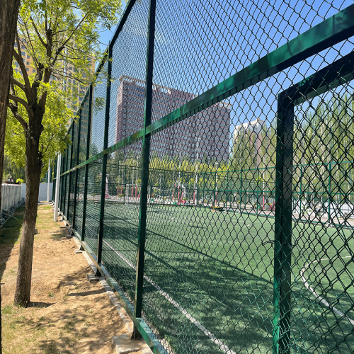 籃球場(chǎng)圍網(wǎng) 包塑墨綠色勾花網(wǎng)環(huán)華