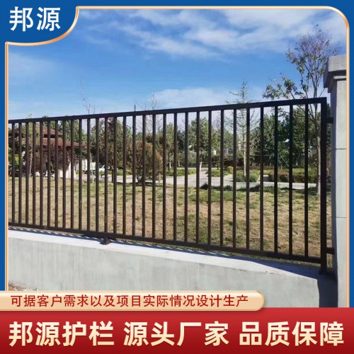 鋅鋼圍墻護欄 小區(qū)圍墻柵欄 鍍鋅管欄桿 附近護欄廠